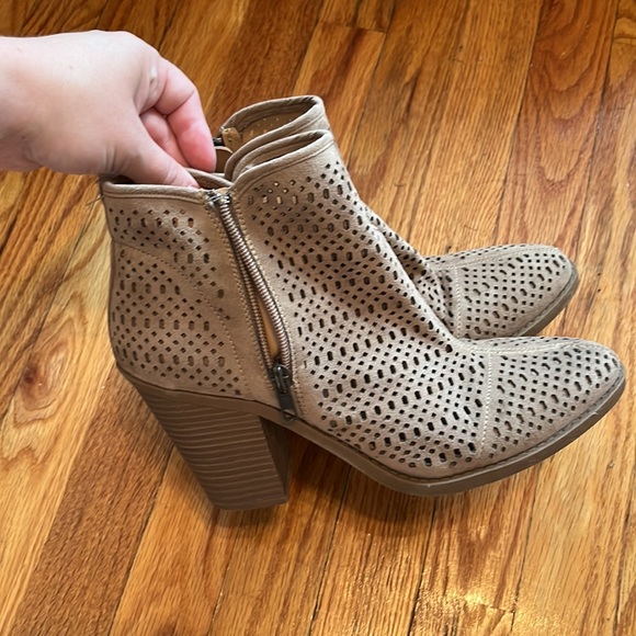 Esprit Shoes - 🆓FREE w/ ANY PURCHASE‼️Esprit Booties